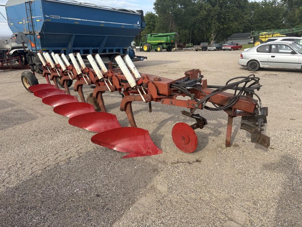 Image of International Harvester 735 Primary image