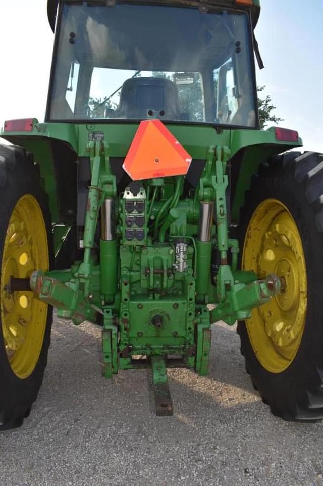 Image of John Deere 7410 equipment image 4