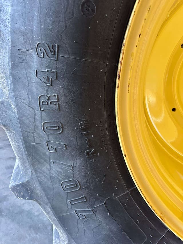 Image of John Deere 9520R equipment image 4