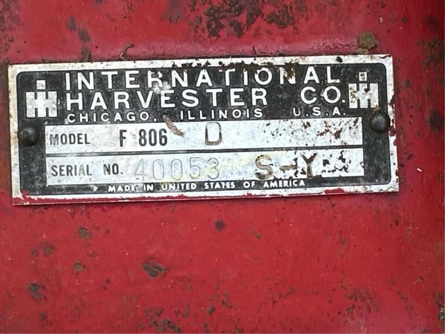 Image of International Harvester 806 equipment image 4