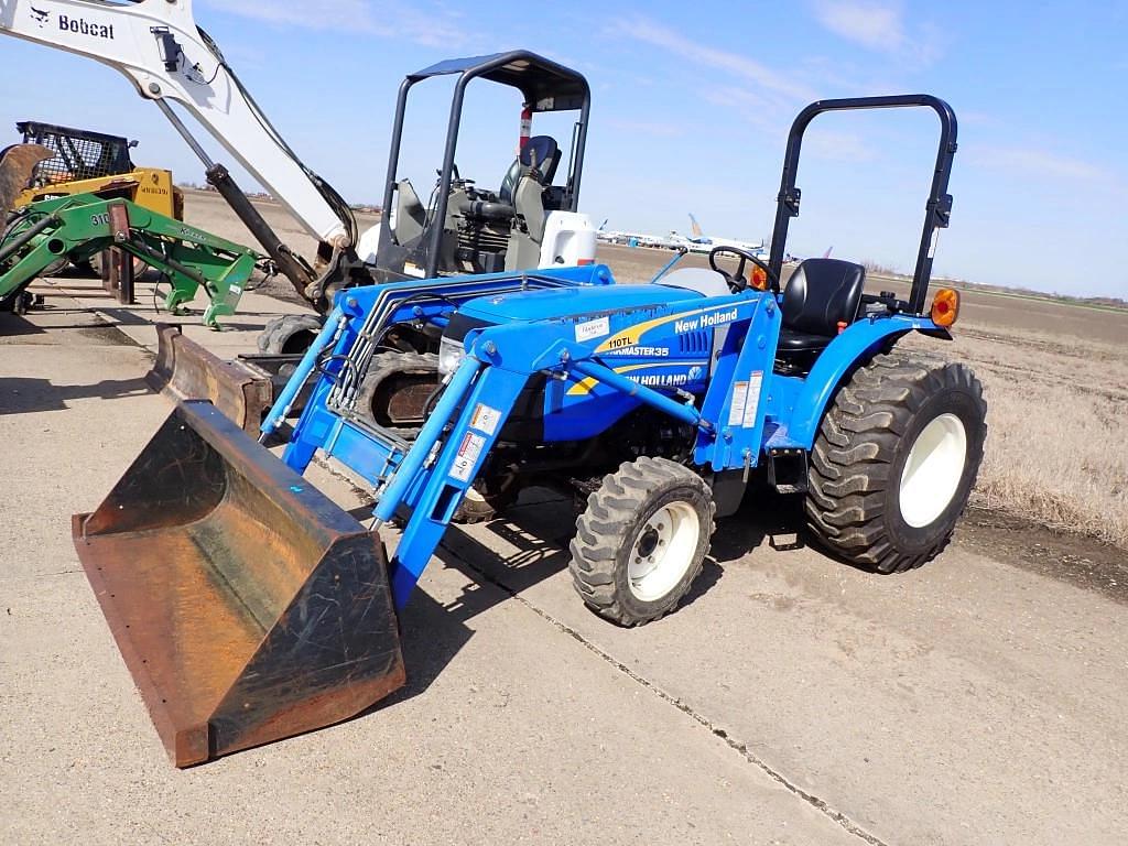 Image of New Holland Workmaster 35 Image 0