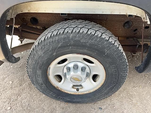 Image of Chevrolet 2500 equipment image 4