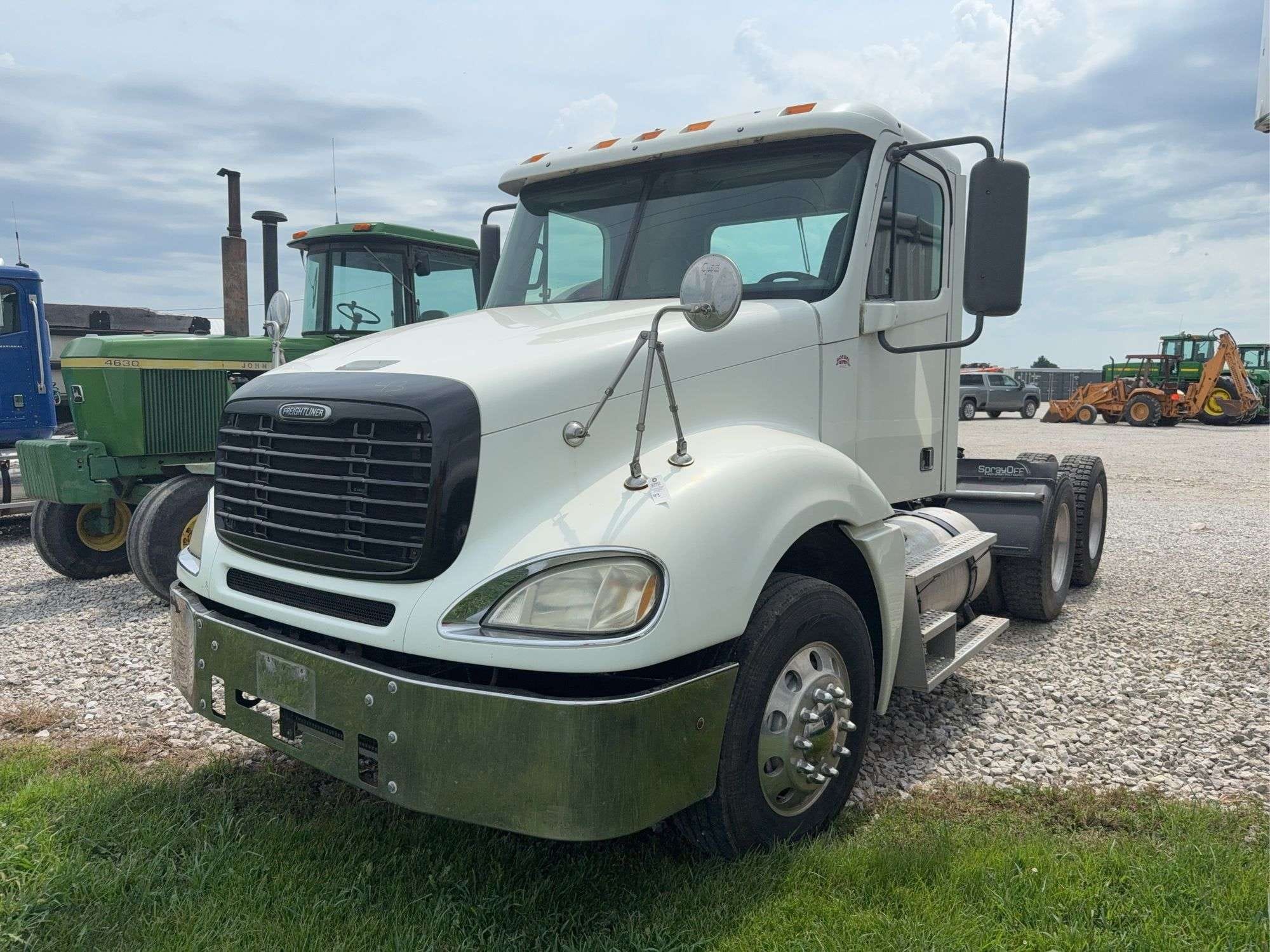 2007 Freightliner Columbia Equipment Image0