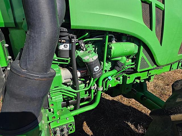 Image of John Deere 5085E equipment image 3