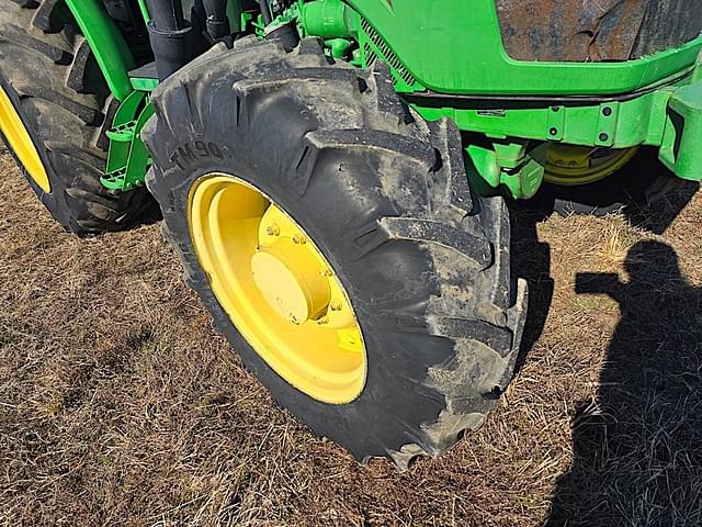 Image of John Deere 5085E equipment image 2