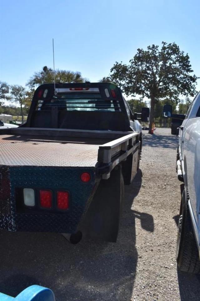 Image of Chevrolet 3500HD equipment image 3