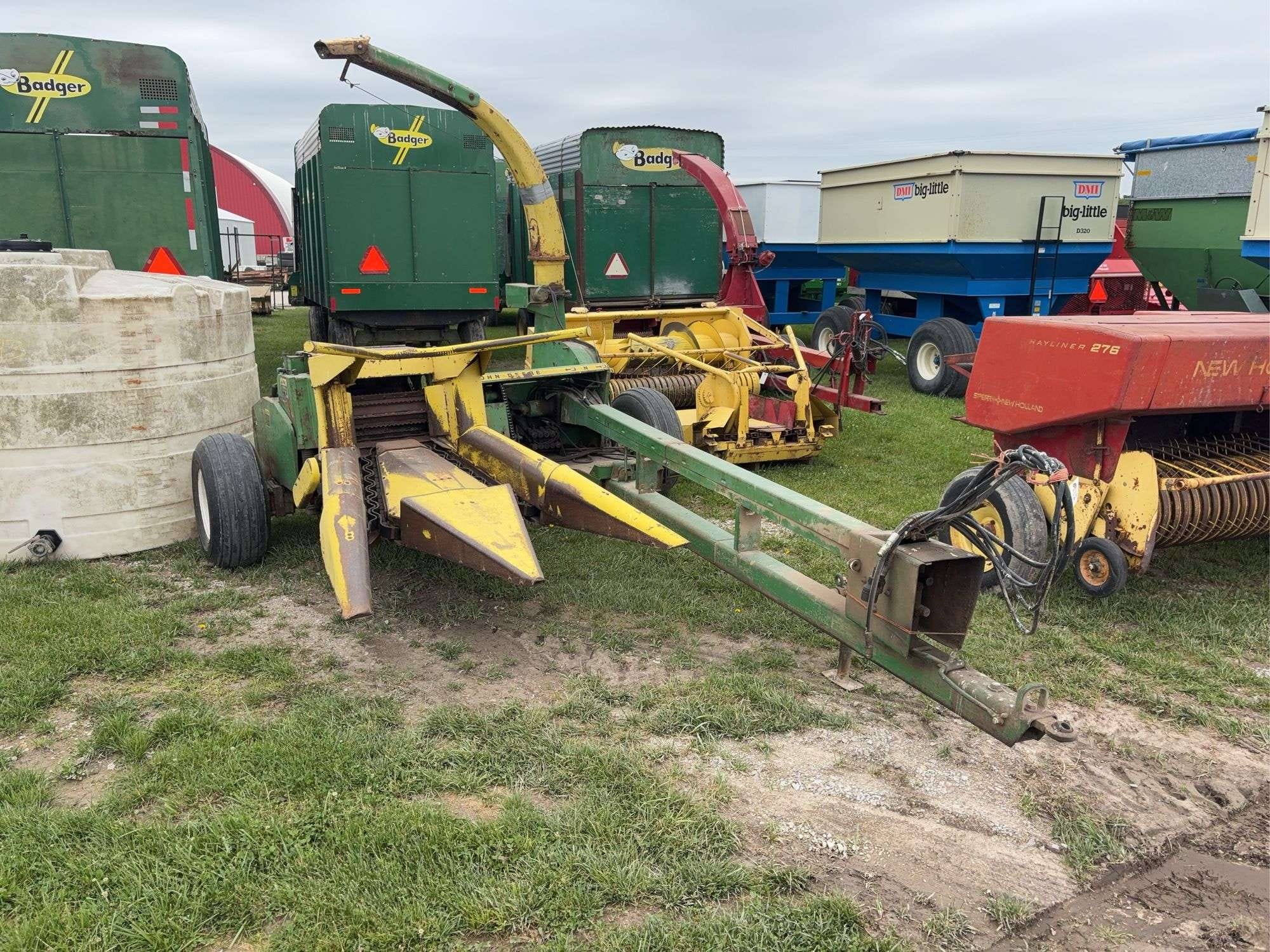 John Deere 3960 Equipment Image0
