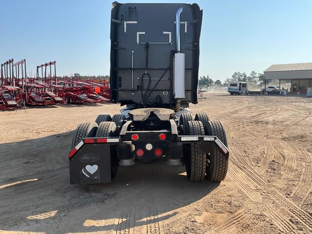 Image of Freightliner Columbia equipment image 4