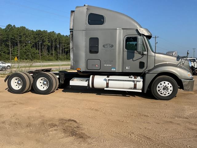 Image of Freightliner Columbia equipment image 3