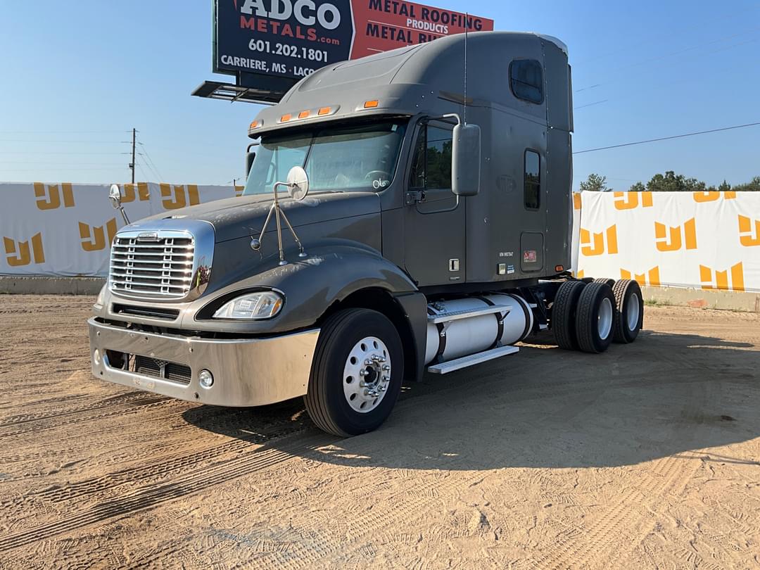 Image of Freightliner Columbia Primary image