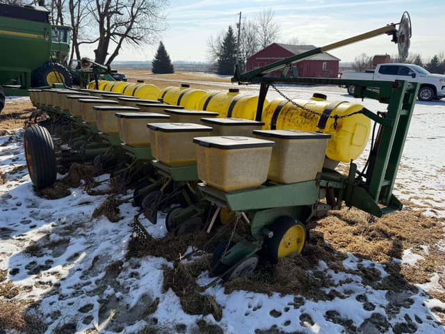 Image of John Deere 7000 equipment image 3