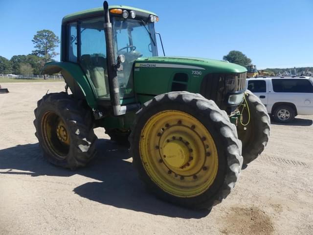 Image of John Deere 7330 equipment image 1