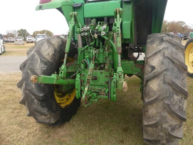 Image of John Deere 7330 equipment image 3