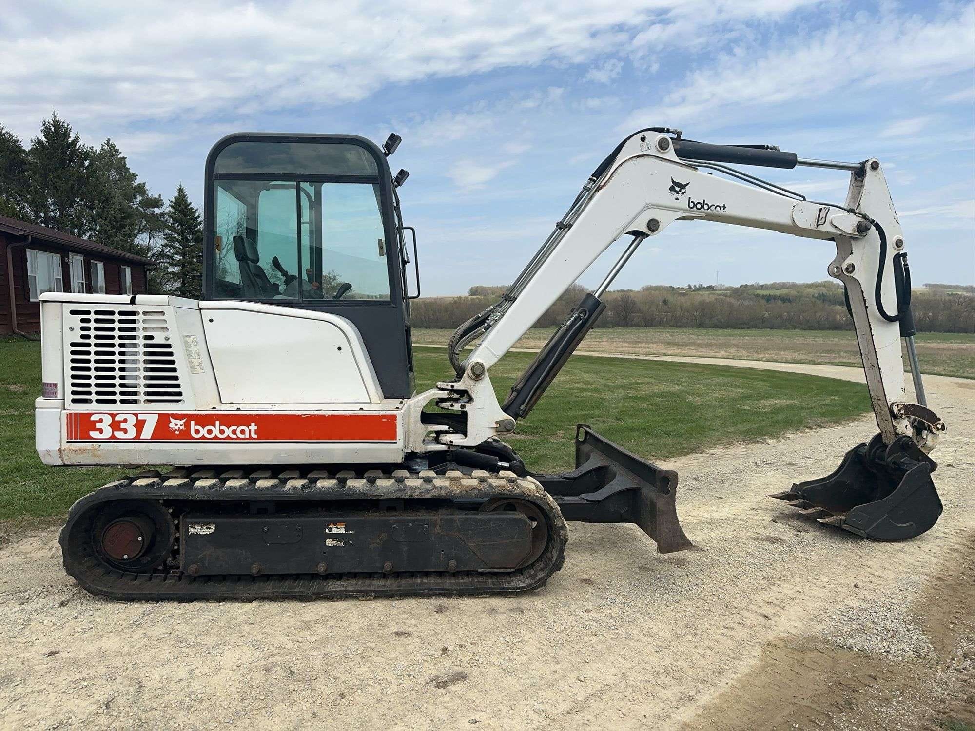 1999 Bobcat 337 Equipment Image0