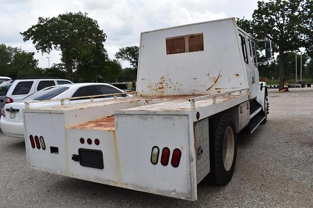 Image of Freightliner FL60 equipment image 2