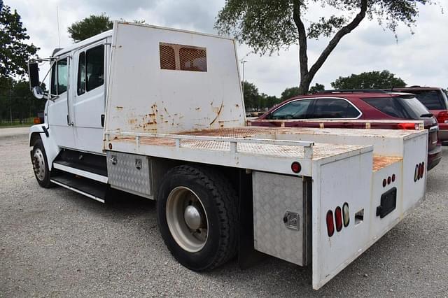 Image of Freightliner FL60 equipment image 3