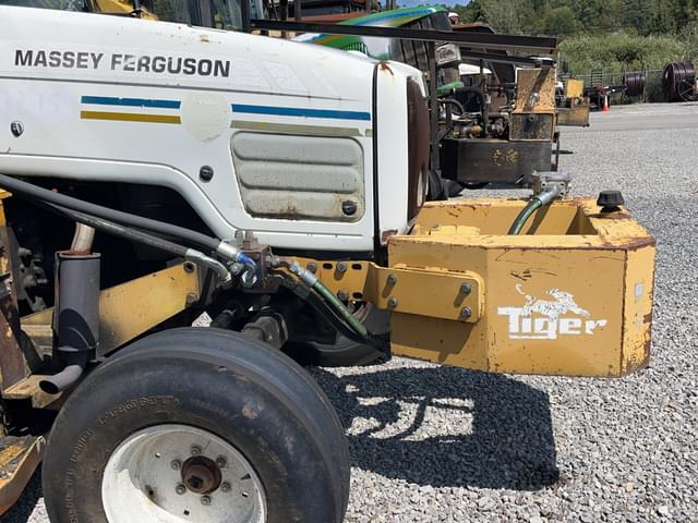 Image of Massey Ferguson 5455 equipment image 4