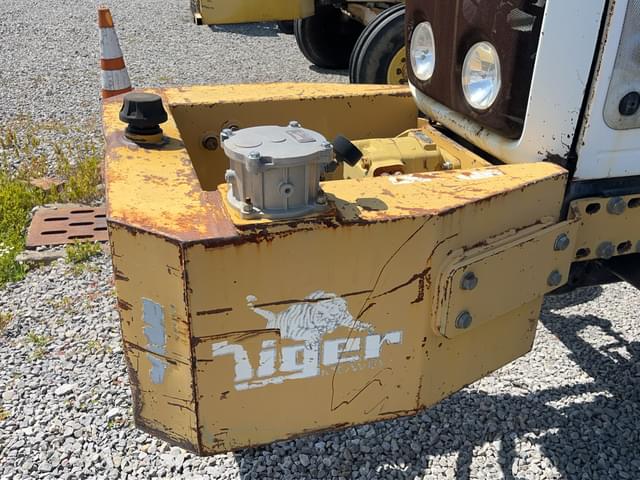 Image of Massey Ferguson 5455 equipment image 2