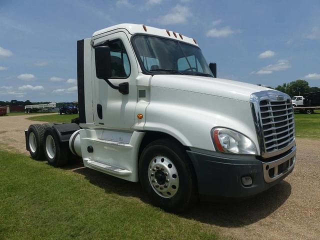 Image of Freightliner Cascadia 125 equipment image 1