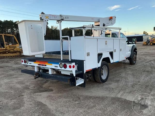 Image of Ford F-450 equipment image 4