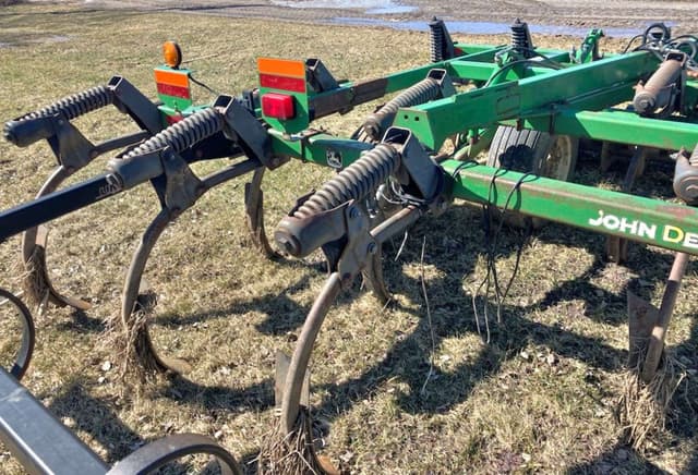 Image of John Deere 714 equipment image 4