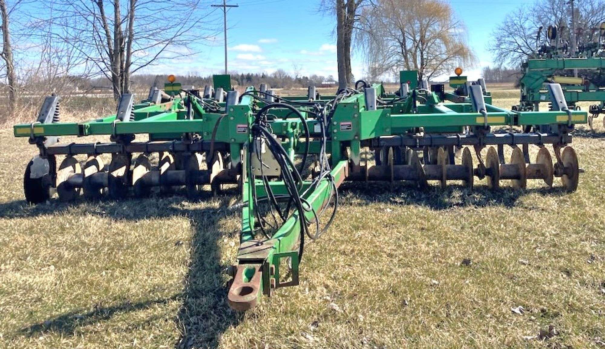 John Deere 714 Equipment Image0