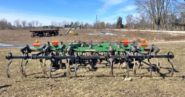 Image of John Deere 714 equipment image 1