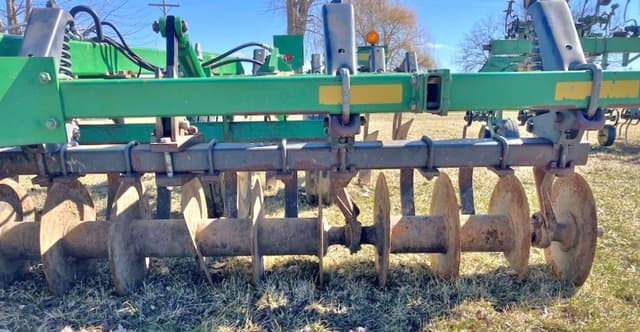 Image of John Deere 714 equipment image 3