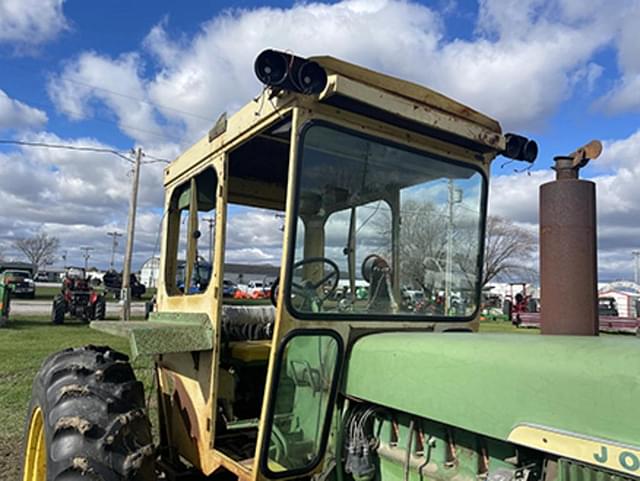 Image of John Deere 4010 equipment image 3