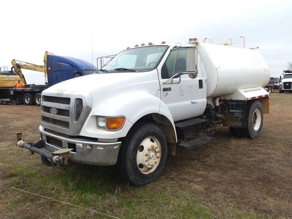 2007 Ford F-750 Equipment Image0