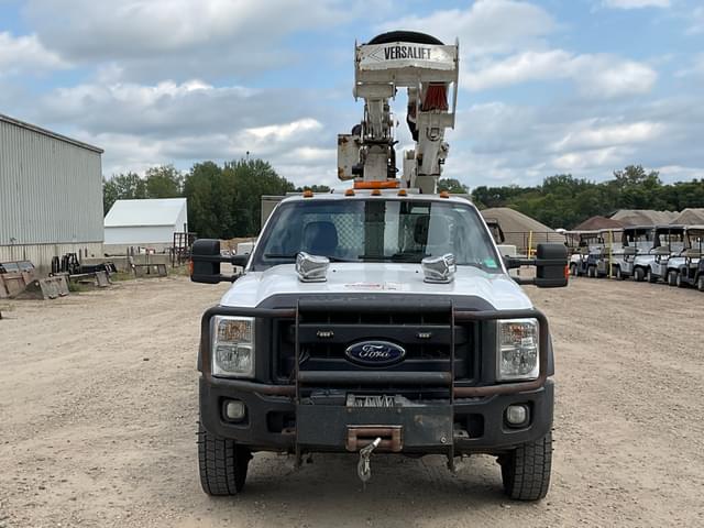 Image of Ford F-550 equipment image 1