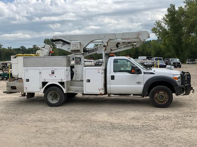 Image of Ford F-550 equipment image 3