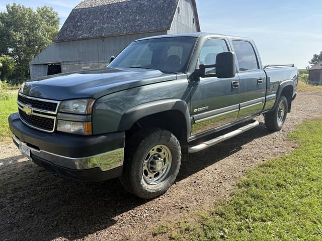 Image of Chevrolet 2500HD equipment image 1