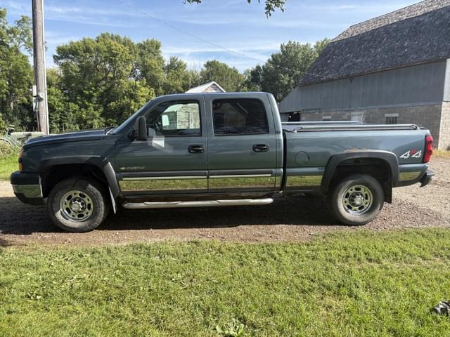 Image of Chevrolet 2500HD equipment image 2