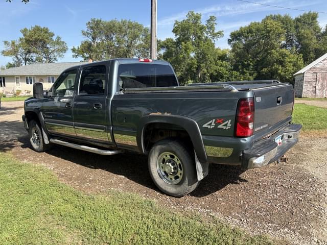 Image of Chevrolet 2500HD equipment image 3