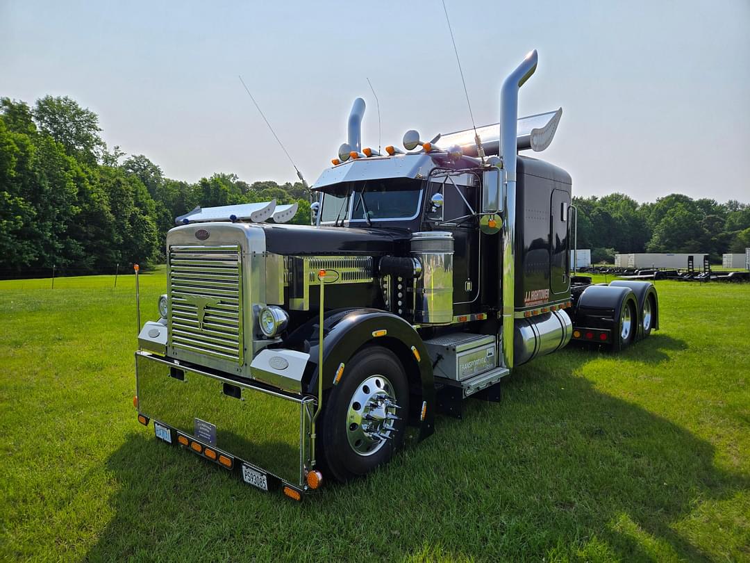 Image of Peterbilt 382 Primary image