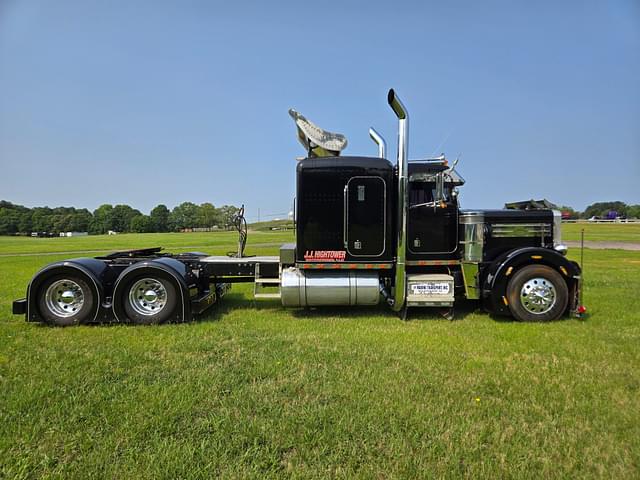 Image of Peterbilt 382 equipment image 3