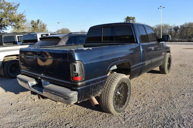 Image of Dodge Ram 2500 equipment image 4