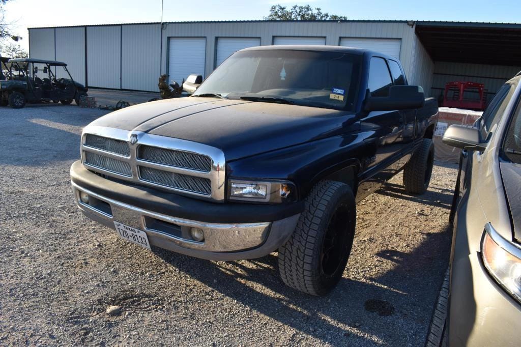 2001 Dodge Ram 2500 Equipment Image0