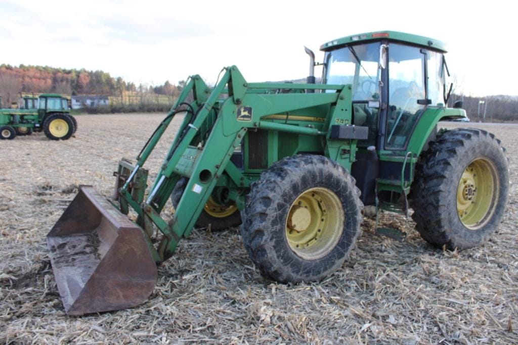 John Deere 7600 Equipment Image0