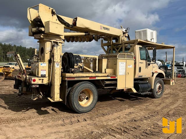 Image of International 4400 equipment image 4