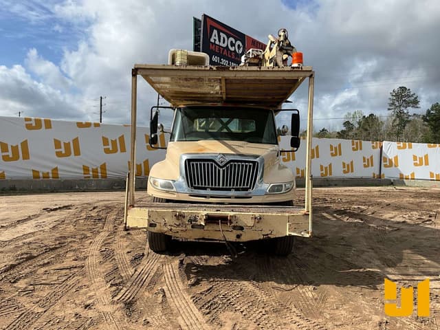 Image of International 4400 equipment image 1