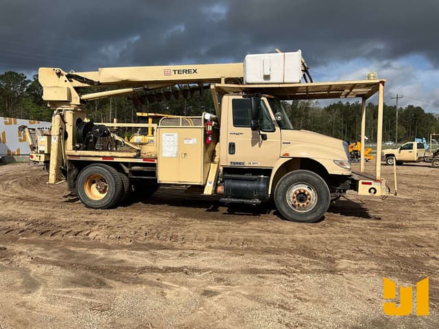 Image of International 4400 equipment image 3