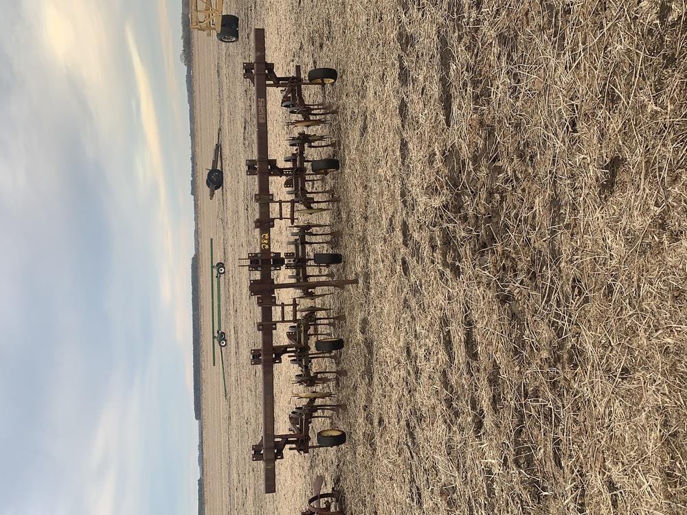 Main image John Deere 825