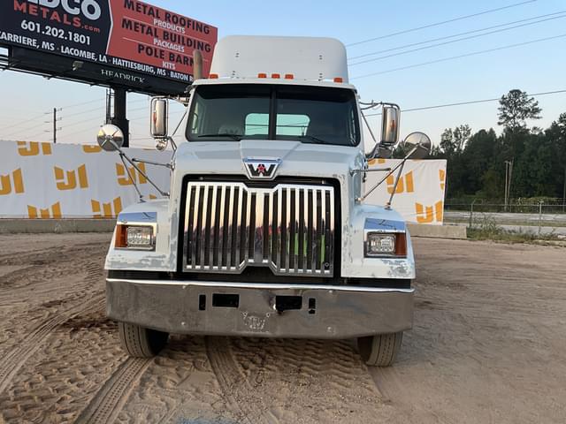 Image of Western Star 4700SF equipment image 1