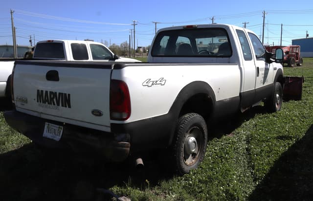 Image of Ford F-250 equipment image 3