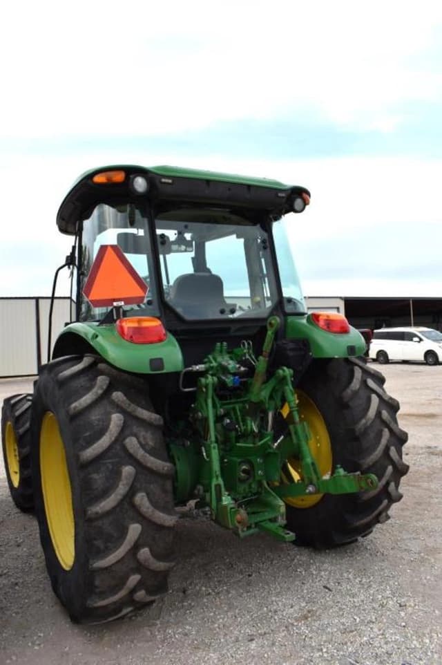 Image of John Deere 5115M equipment image 3