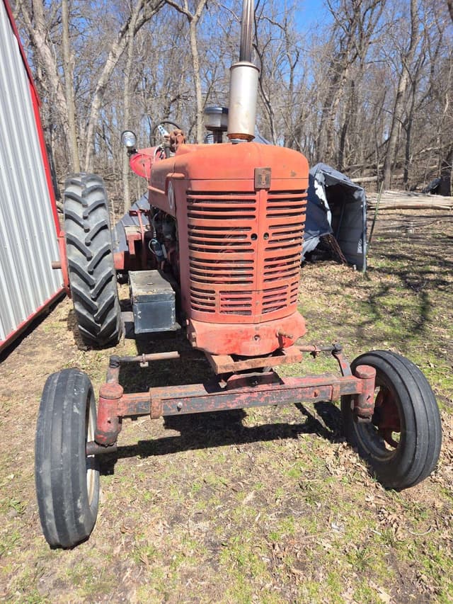 Image of Farmall Super M equipment image 1