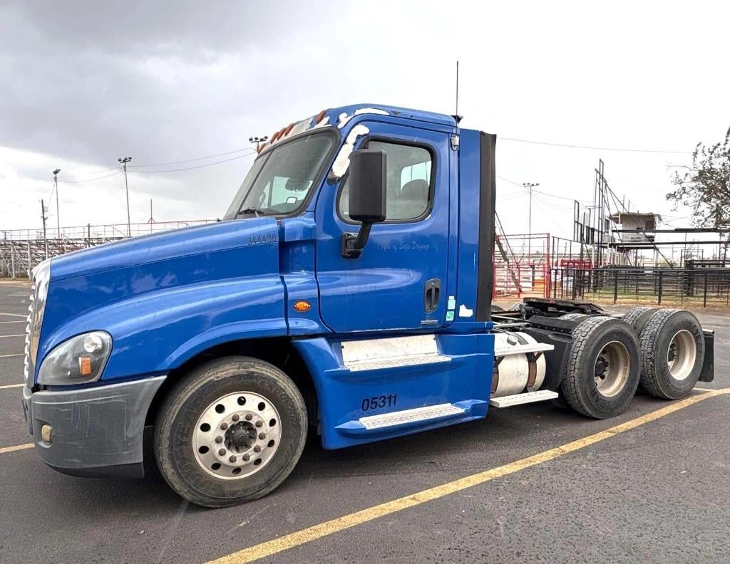 2016 Freightliner Cascadia 125 Equipment Image0