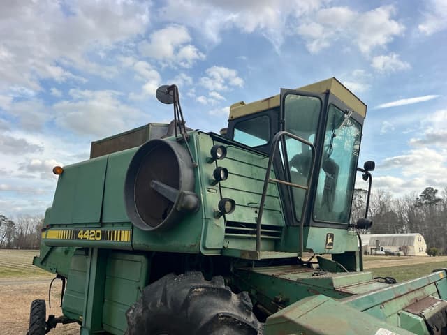 Image of John Deere 4420 equipment image 1